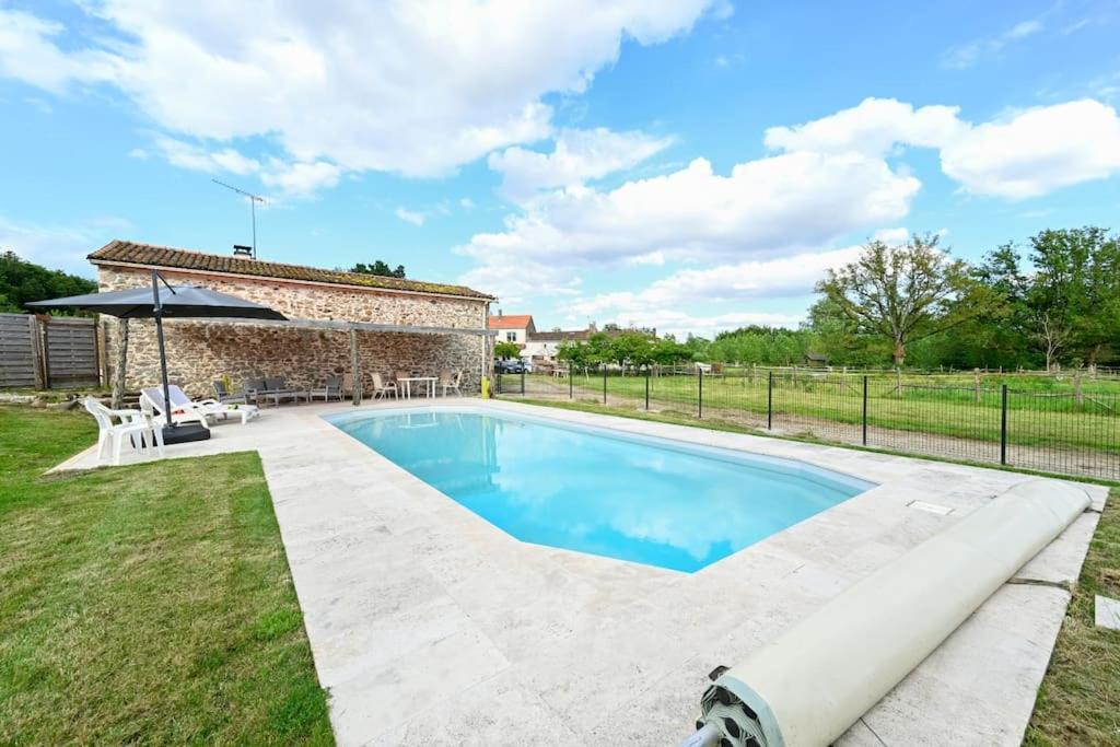 L'Evasion En Pierre Piscine Et Etang Prive Villa Sevremoine Kültér fotó