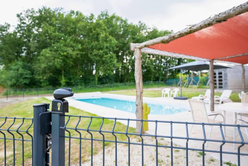 L'Evasion En Pierre Piscine Et Etang Prive Villa Sevremoine Kültér fotó