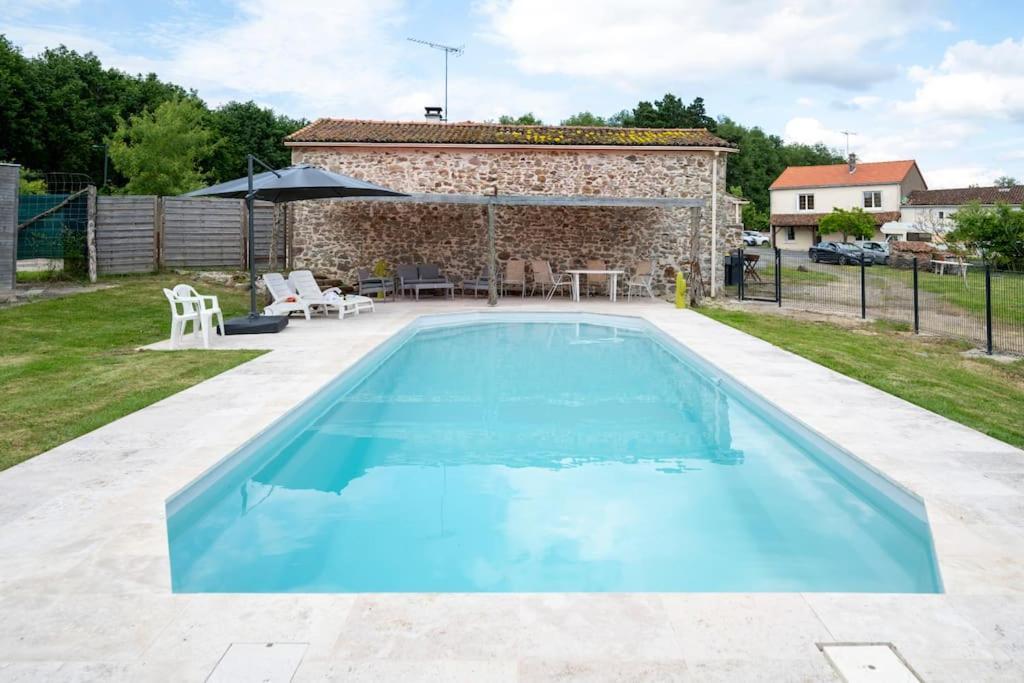 L'Evasion En Pierre Piscine Et Etang Prive Villa Sevremoine Kültér fotó