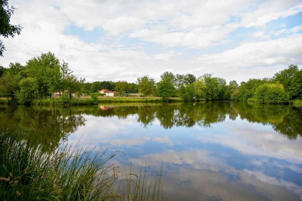 L'Evasion En Pierre Piscine Et Etang Prive Villa Sevremoine Kültér fotó